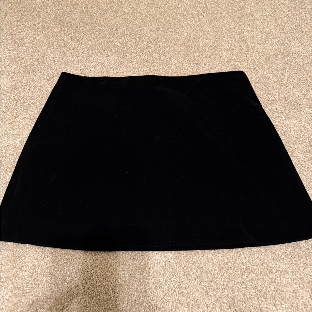 Tuckernuck Black Velvet Mini skirt size 8 NWT